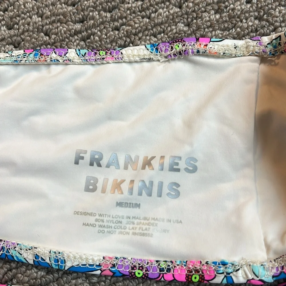 NWOT Frankie’s Bikini Floral Patterned Strapless Bandeau Ruched Bikini Swim Top